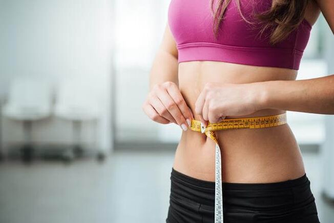 Kademeli bir çıkış yoluyla korunabilen düşük karbonhidratlı bir diyetle kilo vermenin sonucu